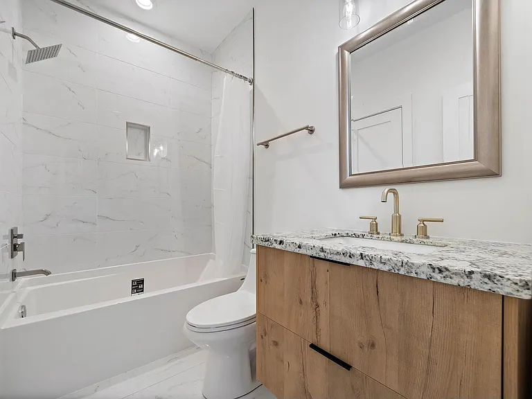 207 E 38th St #B — Photo 8
