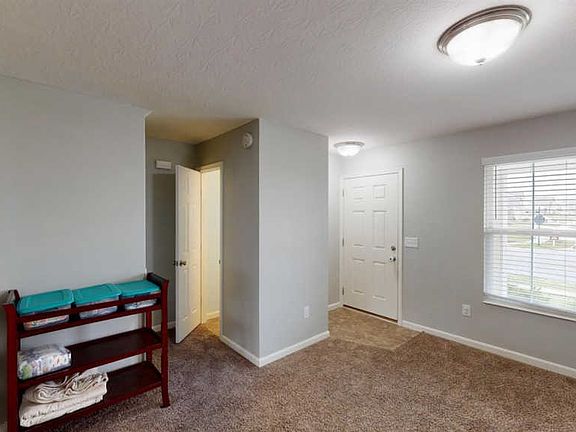 4th image of 797 Emerald Dr