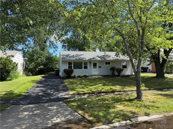 27 Woodlee Ln, Grand Island, NY 14072