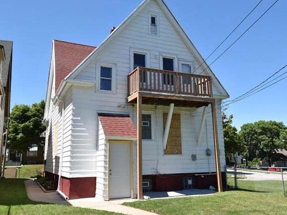 2nd image of 2854A N Richards St