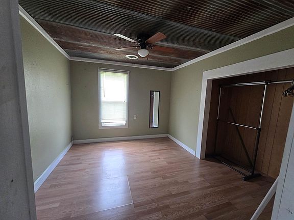 2nd image of 220 N Illinois Ave