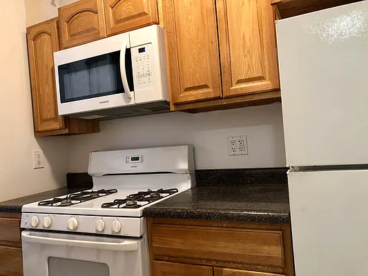 Rented by Premier One Realty LLC | media 8