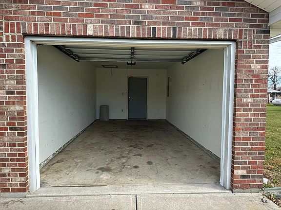 5th image of 266 E Court Dr