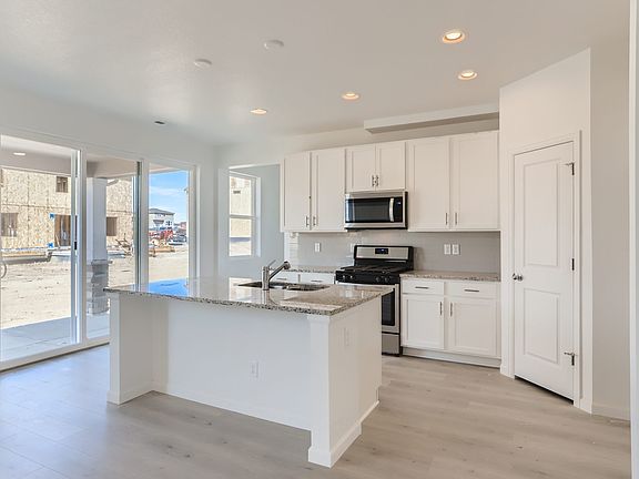 4th image of 2427 White Pelican Ave