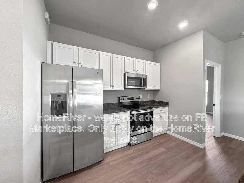 3 bed, 2.0 bath, 1548 sqft, $2,100 — Photo 2