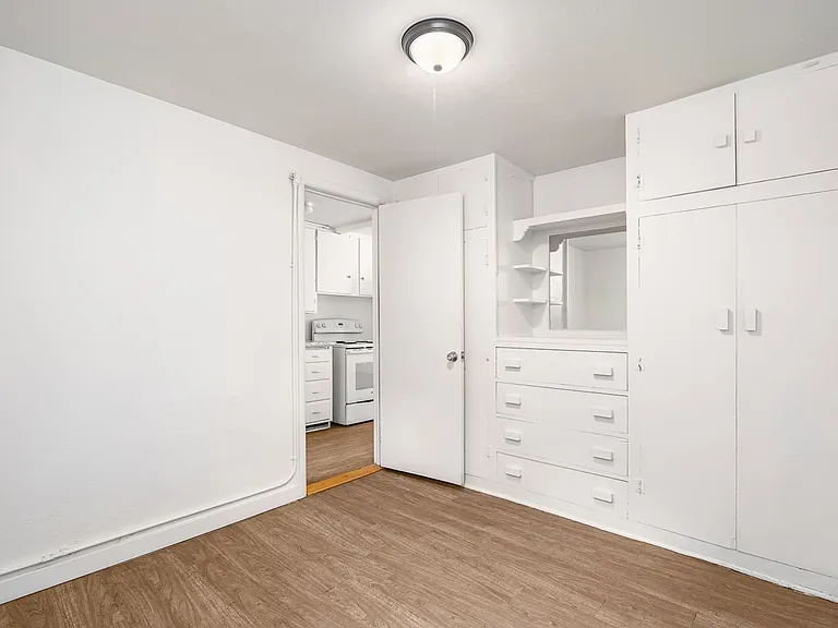 1110 S Main St — Photo 14
