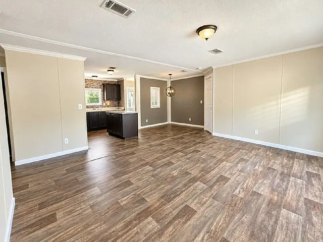 3 bed, 1040 sqft, $2,100 — Photo 4