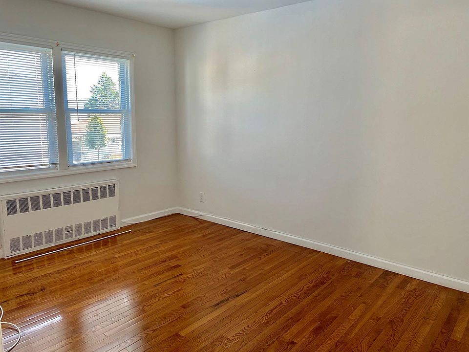 1st image of 8012 Park Ln S