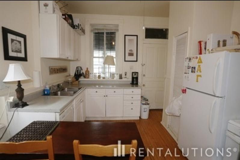 1st image of 2031 W Moffat St APT 2F