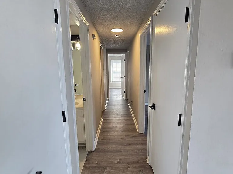 1614 Arlyn Cir #M — Photo 3
