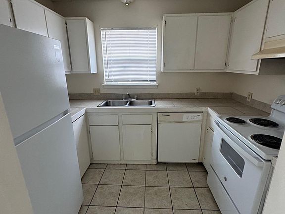 2nd image of 984 W McKinley St