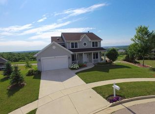 350 Boulder Ridge Ct, Lake Geneva, WI 53147