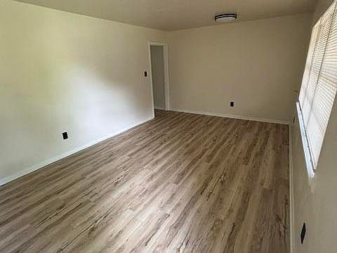 2nd image of 414 E Avenue B