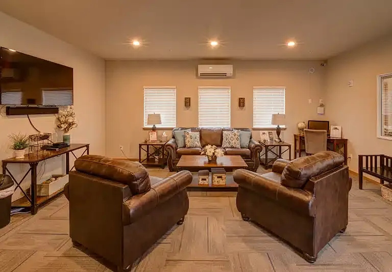 Macintosh Court Apartments — Photo 4