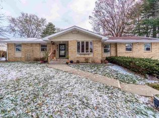 1610 Amey Dr, Baraboo, WI 53913