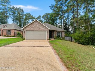 46 Canal Dr, Hattiesburg, MS 39402
