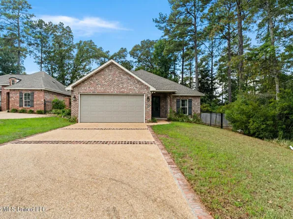 46 Canal Dr, Hattiesburg, MS 39402