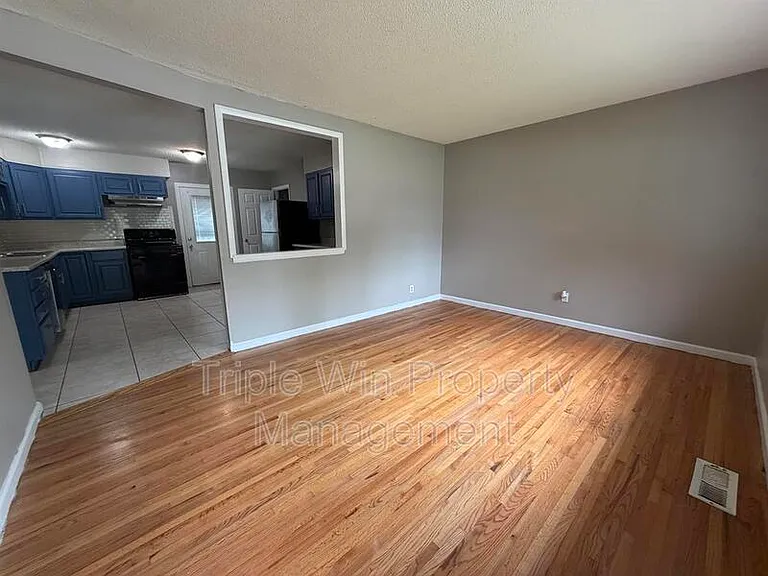 714 Undercliff Dr — Photo 5