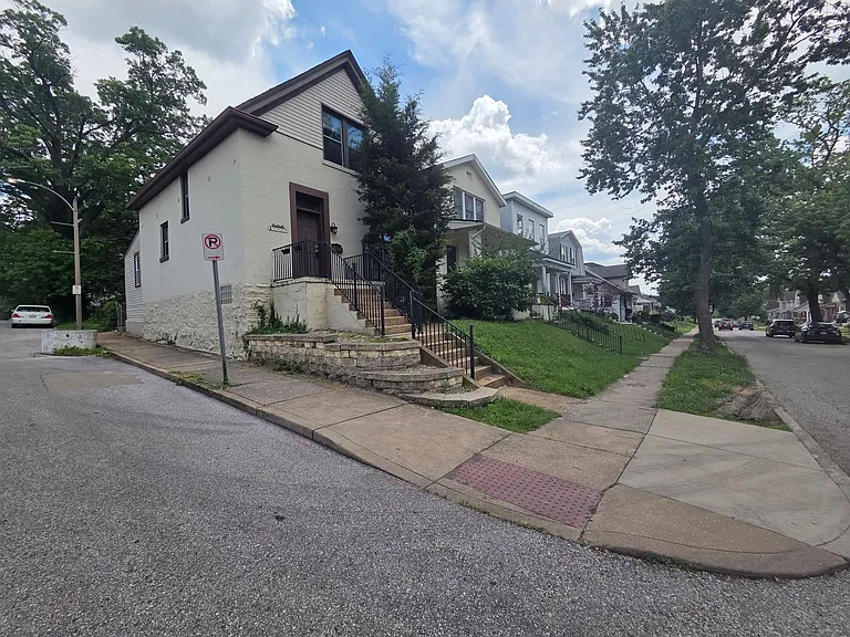 1034 Blendon Pl — Photo 1