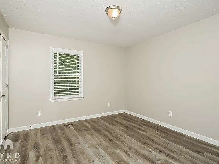 1359 Lakeview Pkwy — Photo 13