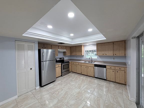 3rd image of 1743 Solon Ave