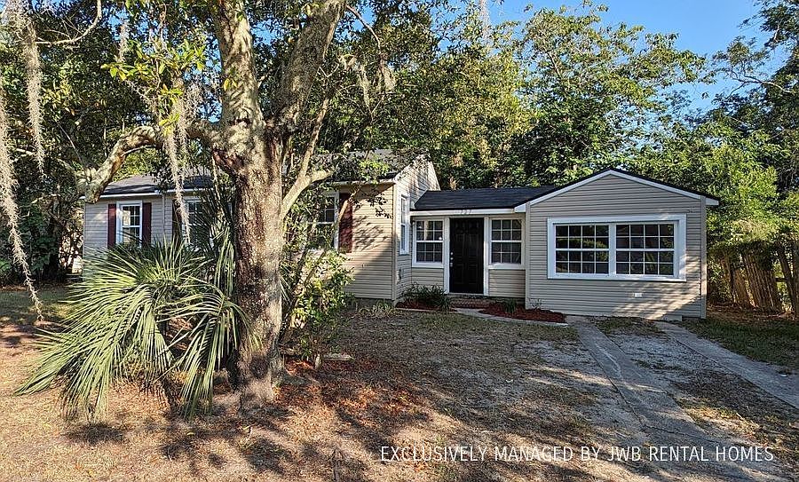 1st image of 727 Gardenia Ln