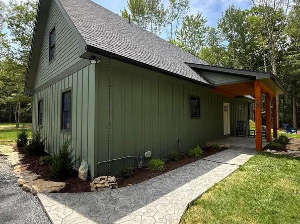15 Byran Dr, Oakland, MD 21550