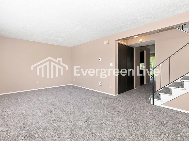 7797 Mount Hood Dr — Photo 3