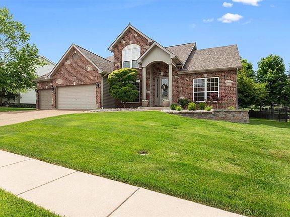2nd image of 104 Barrington Lake Dr
