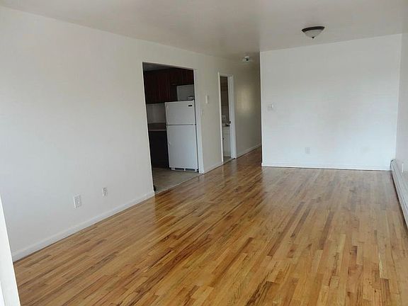 3rd image of 1549 Bruckner Blvd