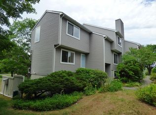4 Autumn Ln, Amherst, MA 01002