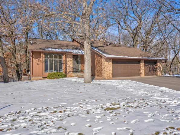214 Woodridge Dr, Vadnais Heights, MN 55127