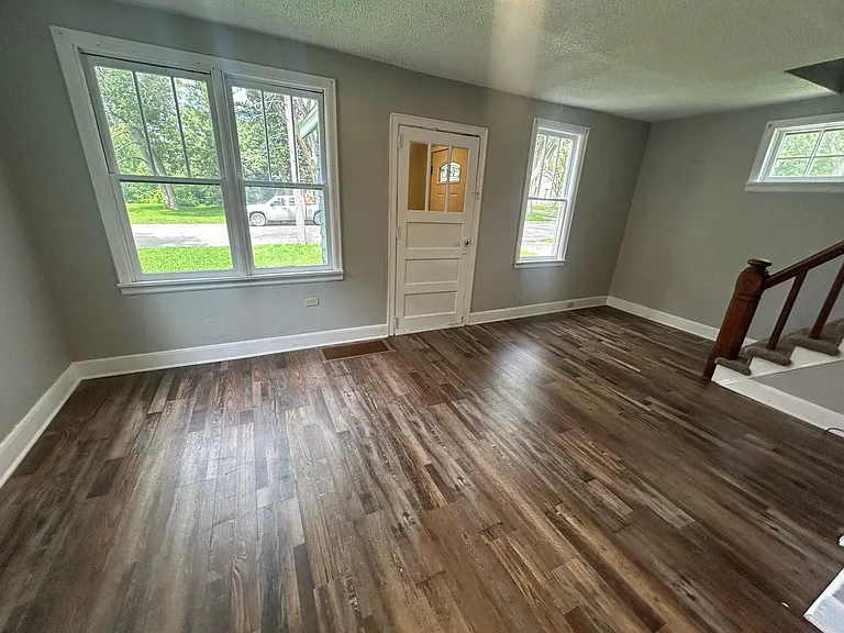 809 W Linden St — Photo 4