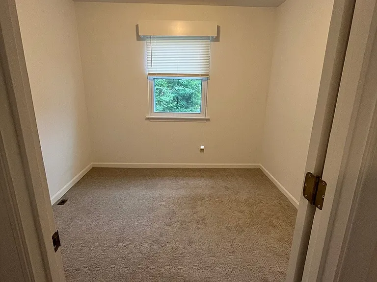 3rd bedroom (9'2" x 8'10")