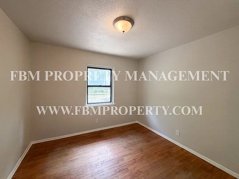 118 Brazos St — Photo 13