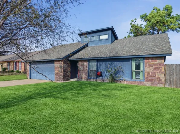 2857 W 111th Pl S, Tulsa, OK 74037