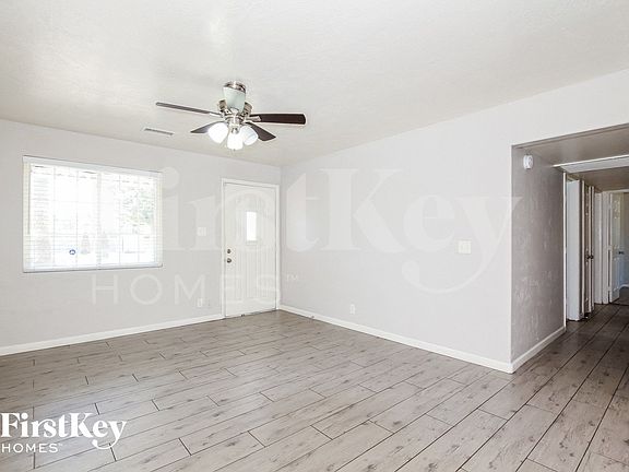 3rd image of 812 E Las Palmaritas Dr