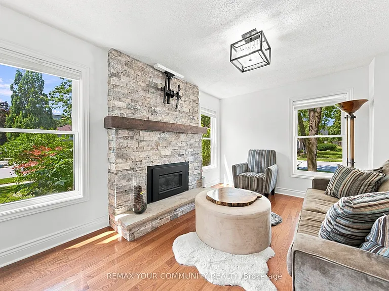 1544 Greenbriar Dr — Photo 15
