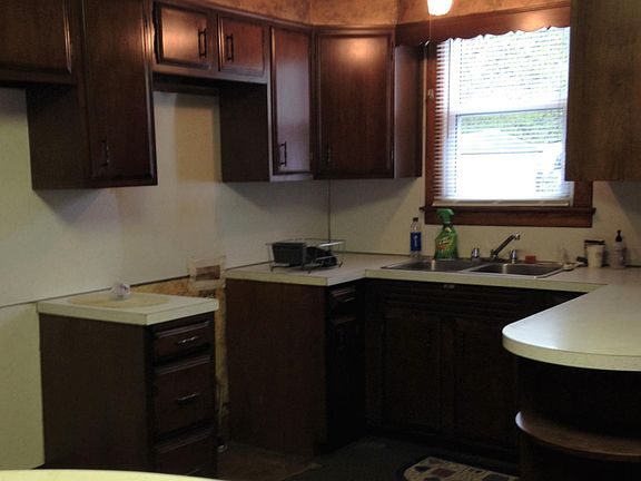 2nd image of 423 W Lacka Ave