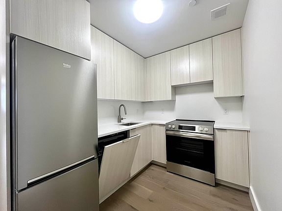 3rd image of 48 Somers St #601