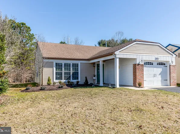 893 Westminster Dr N, Southampton, NJ 08088