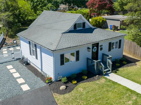 310 East Road, Belford, NJ 07718