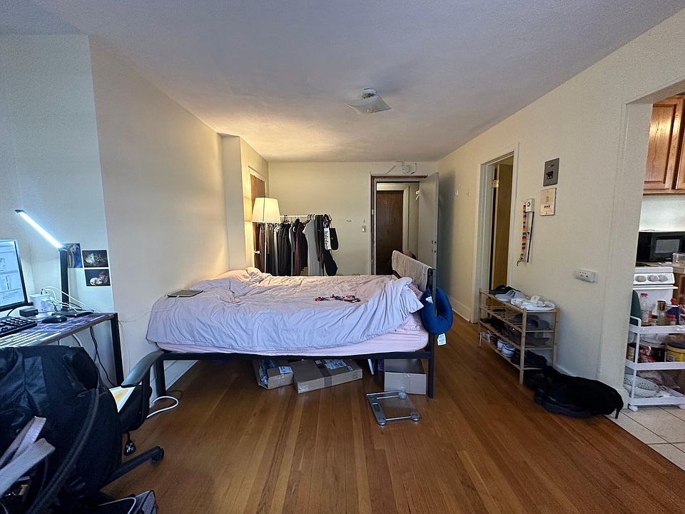 2nd image of 32 Westland Ave APT 19