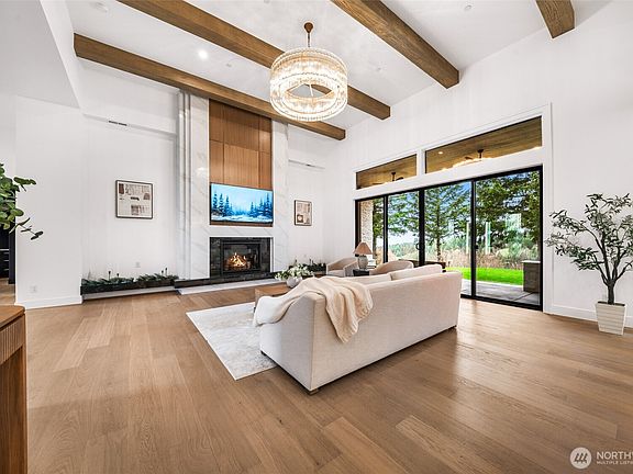 5th image of 697 Sommerset Road