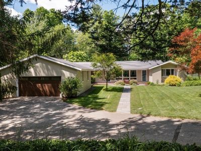 5 Greystone Rd, Dover, MA, 02030