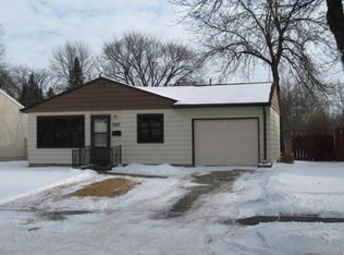 1327 S 18th St, Grand Forks, ND 58201
