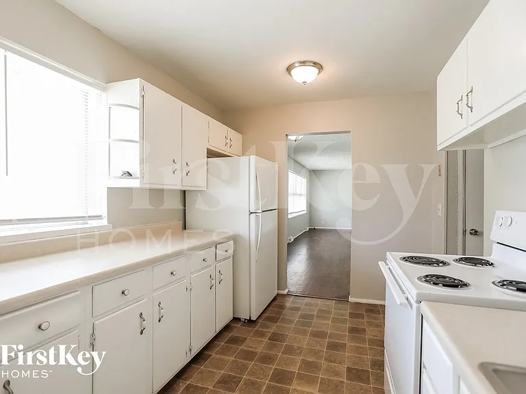 8812 Manchester Ave — Photo 6