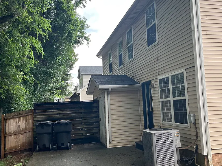 1513 Middleborough Ct — Photo 24