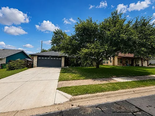 1704 Foxfire Dr Photo 1