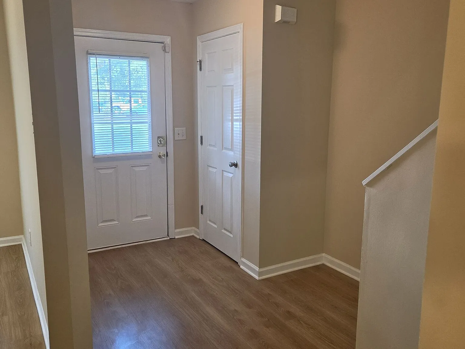3 bed, 2.5 bath, 1512 sqft, $1,600 — Photo 2